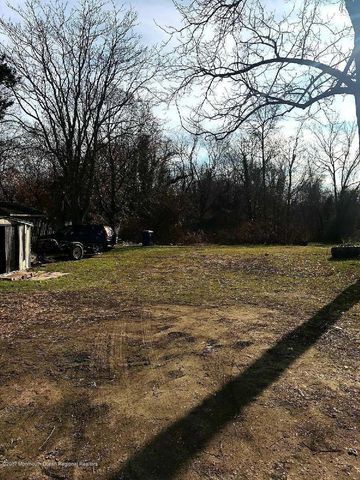 306 Roosevelt Avenue, Oakhurst, NJ 07755