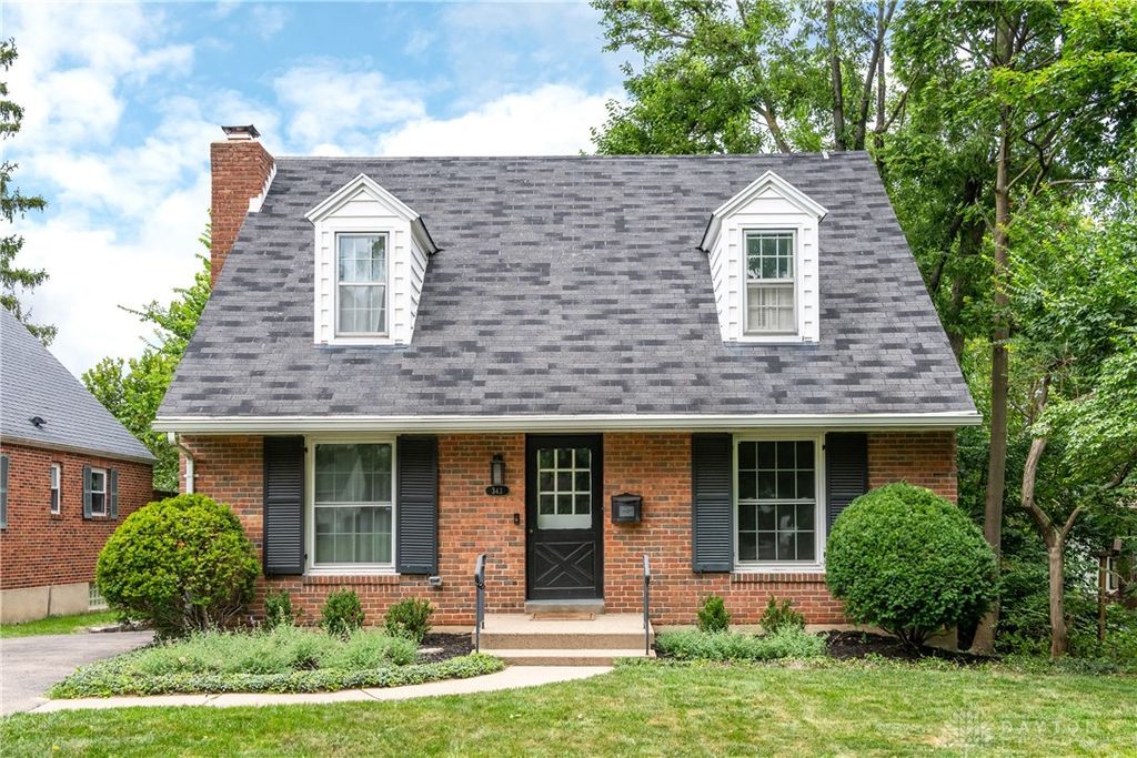 343 East Drive, Oakwood, OH 45419