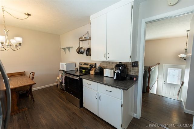 313 Fairwood Drive, Jeffersonville, IN 47130