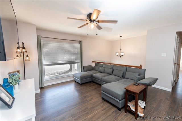 313 Fairwood Drive, Jeffersonville, IN 47130