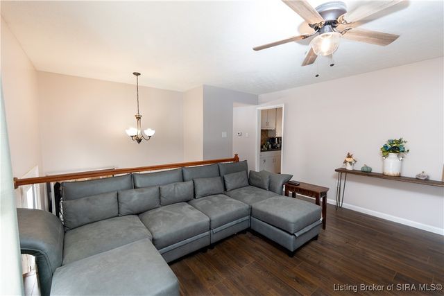 313 Fairwood Drive, Jeffersonville, IN 47130