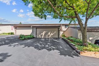 1104 FLORIMOND Drive 1104, Elgin, IL 60123