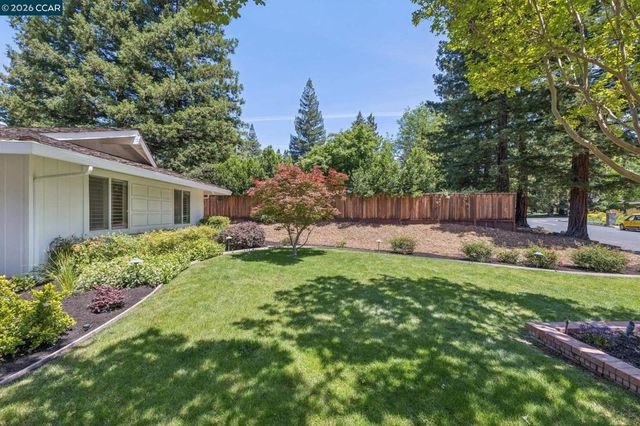 27 Shawn Ct, Alamo, CA 94507