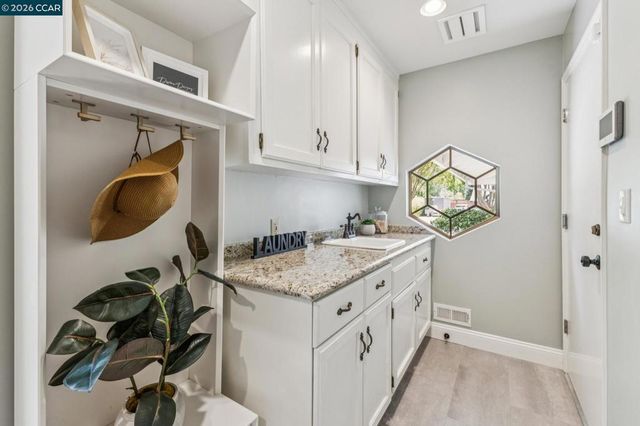 27 Shawn Ct, Alamo, CA 94507