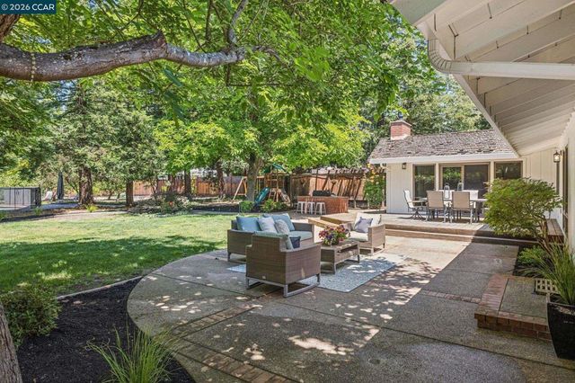 27 Shawn Ct, Alamo, CA 94507