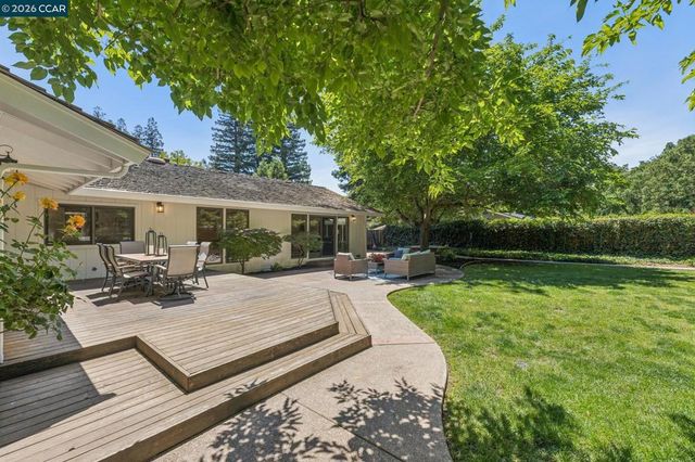 27 Shawn Ct, Alamo, CA 94507