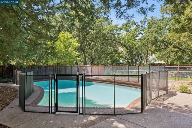 27 Shawn Ct, Alamo, CA 94507