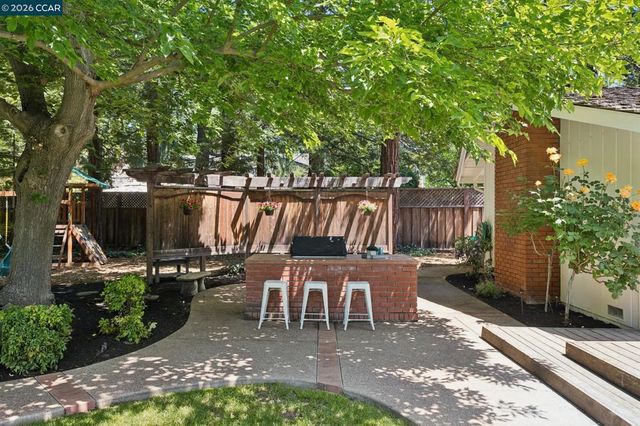 27 Shawn Ct, Alamo, CA 94507