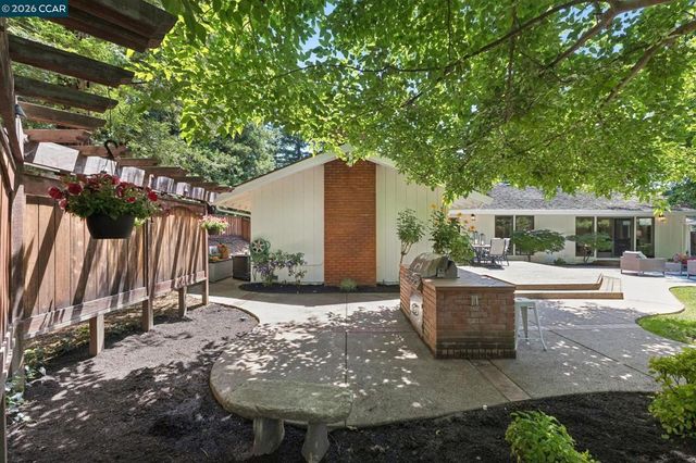 27 Shawn Ct, Alamo, CA 94507
