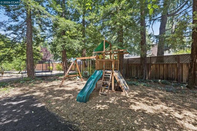 27 Shawn Ct, Alamo, CA 94507