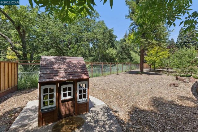 27 Shawn Ct, Alamo, CA 94507