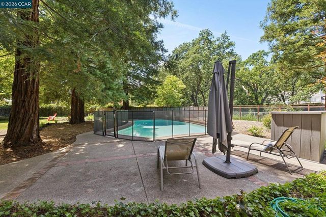 27 Shawn Ct, Alamo, CA 94507