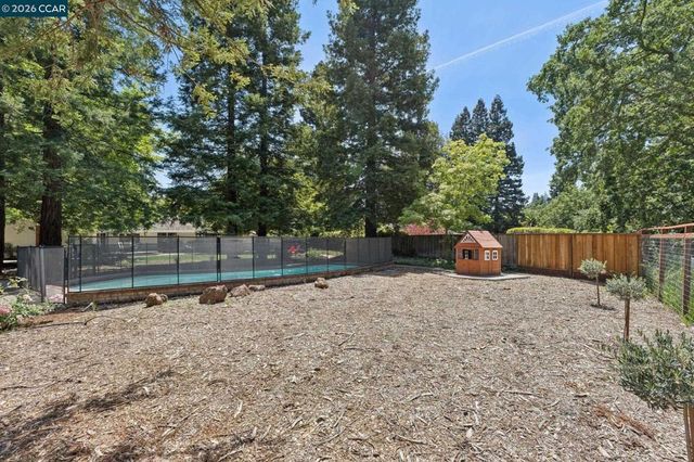 27 Shawn Ct, Alamo, CA 94507