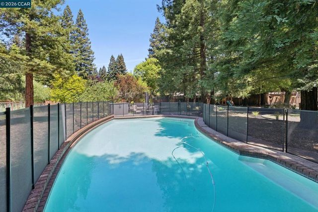 27 Shawn Ct, Alamo, CA 94507