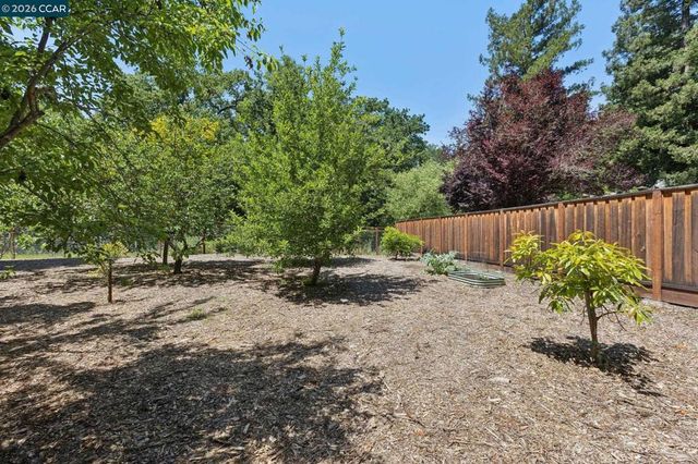 27 Shawn Ct, Alamo, CA 94507