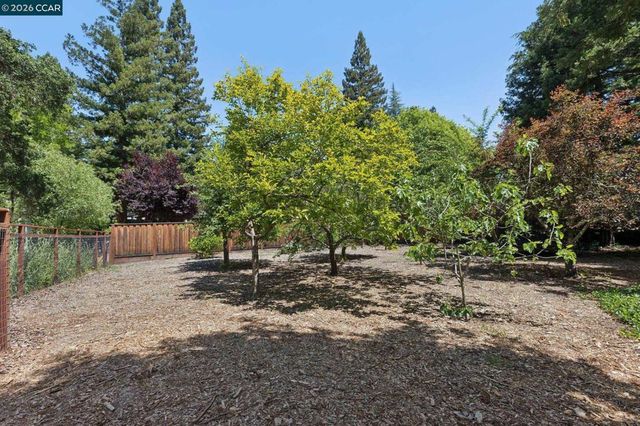 27 Shawn Ct, Alamo, CA 94507