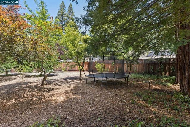 27 Shawn Ct, Alamo, CA 94507