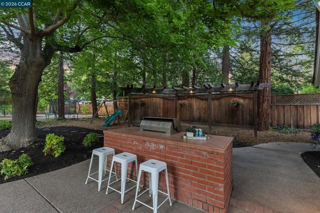 27 Shawn Ct, Alamo, CA 94507