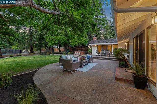 27 Shawn Ct, Alamo, CA 94507