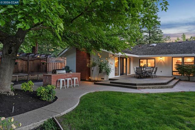 27 Shawn Ct, Alamo, CA 94507