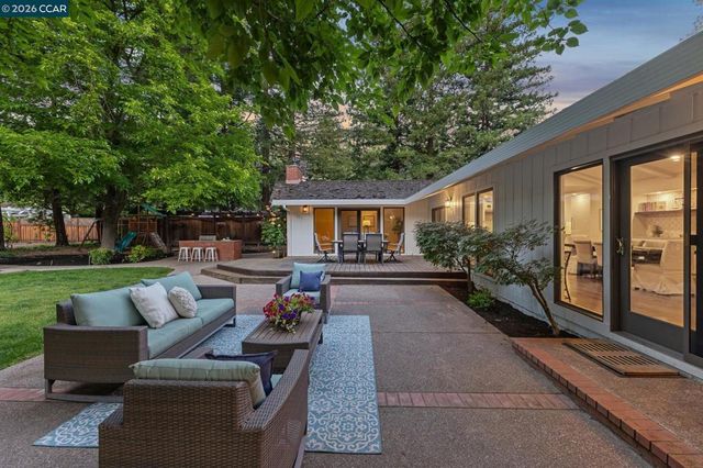27 Shawn Ct, Alamo, CA 94507