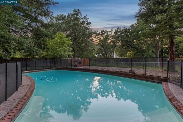 27 Shawn Ct, Alamo, CA 94507
