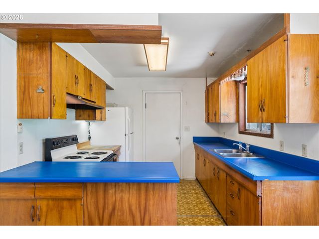 237 MYOAK Dr, Eugene, OR 97404