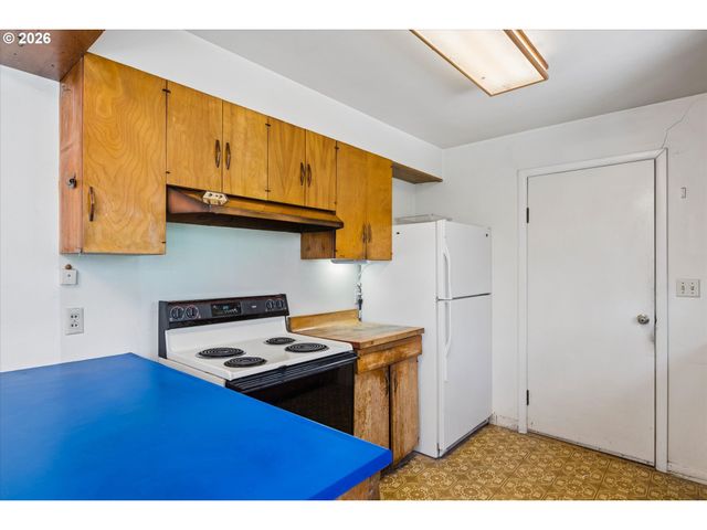 237 MYOAK Dr, Eugene, OR 97404