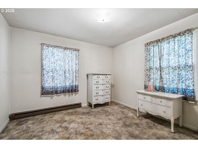 237 MYOAK Dr, Eugene, OR 97404