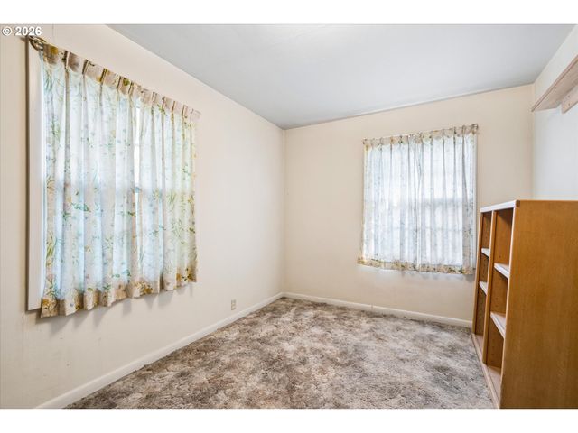 237 MYOAK Dr, Eugene, OR 97404