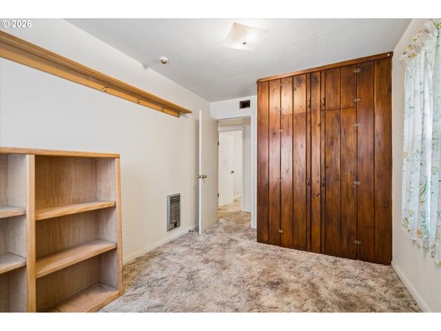 237 MYOAK Dr, Eugene, OR 97404