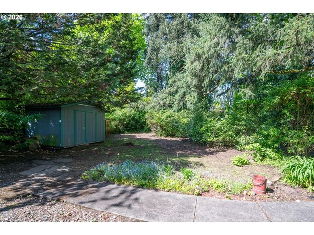 237 MYOAK Dr, Eugene, OR 97404