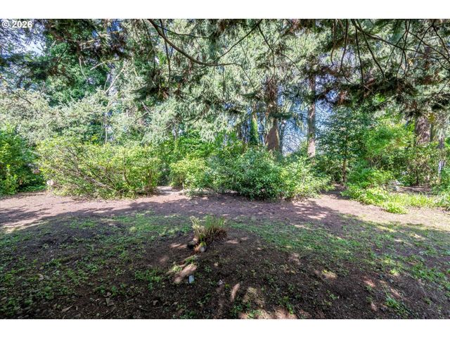 237 MYOAK Dr, Eugene, OR 97404