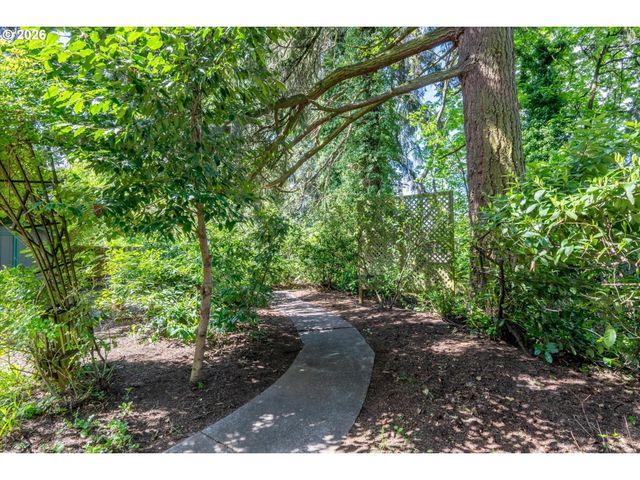 237 MYOAK Dr, Eugene, OR 97404