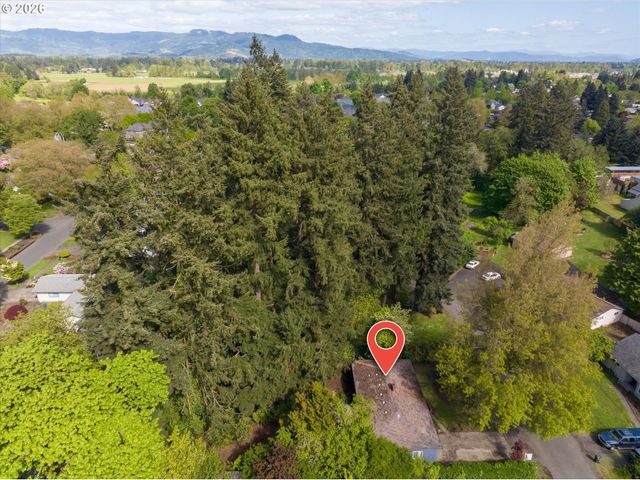 237 MYOAK Dr, Eugene, OR 97404