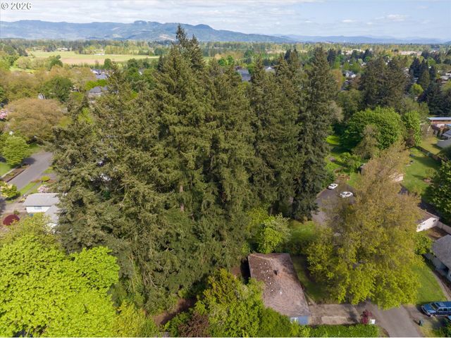 237 MYOAK Dr, Eugene, OR 97404