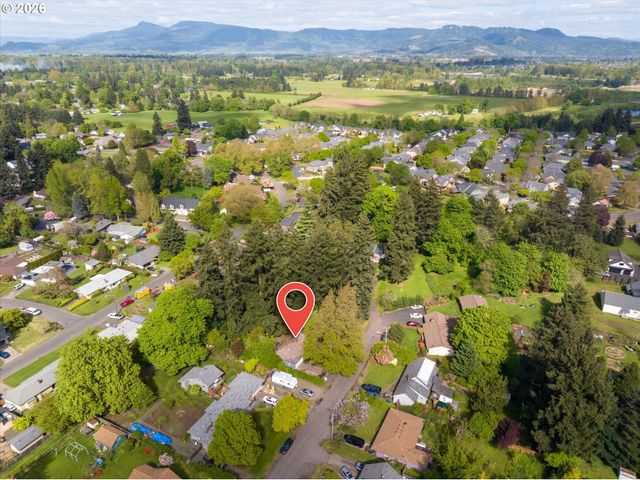 237 MYOAK Dr, Eugene, OR 97404