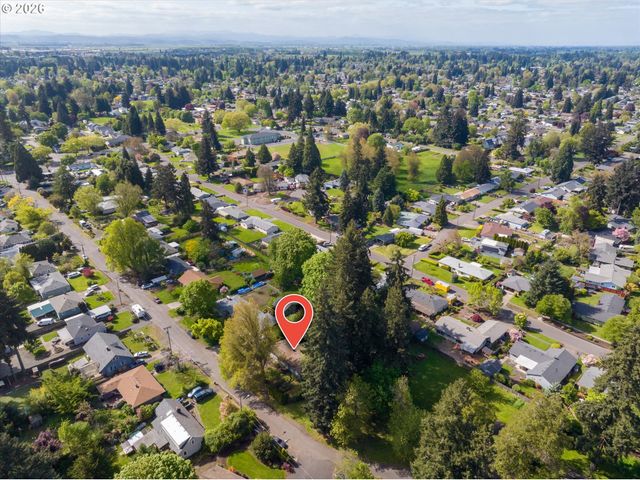 237 MYOAK Dr, Eugene, OR 97404