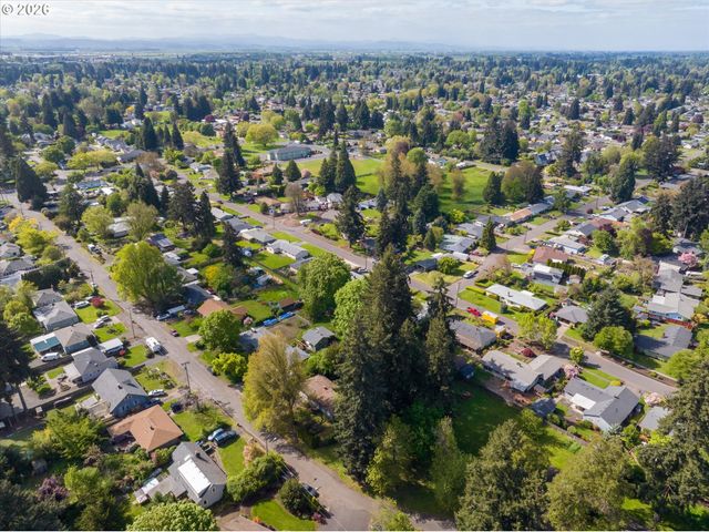 237 MYOAK Dr, Eugene, OR 97404