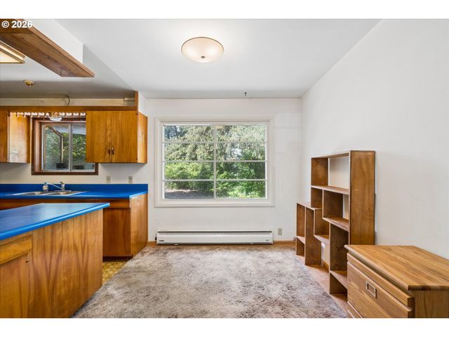 237 MYOAK Dr, Eugene, OR 97404