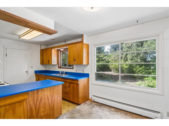 237 MYOAK Dr, Eugene, OR 97404