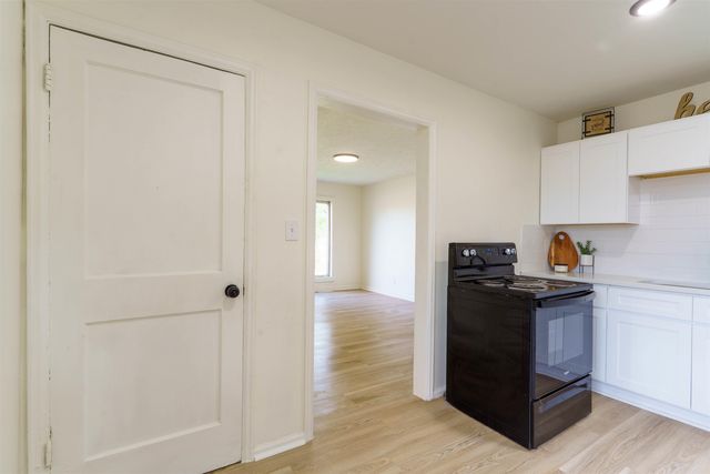1353 N PERSHING AVE, Wichita, KS 67208