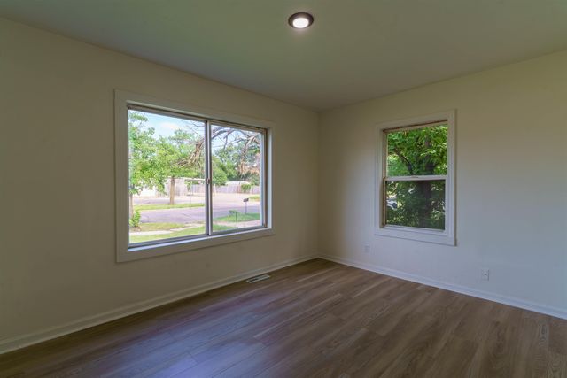 1353 N PERSHING AVE, Wichita, KS 67208