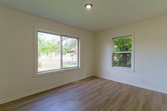 1353 N PERSHING AVE, Wichita, KS 67208