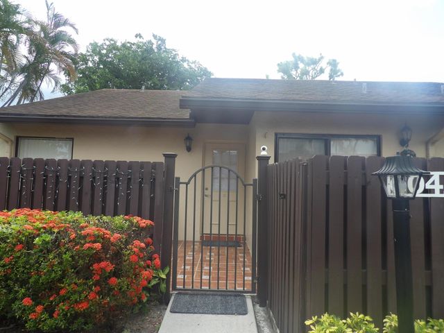 604 Sea Pine Way A, Greenacres, FL 33415