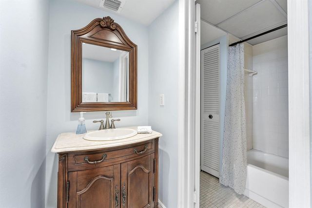 8 N Royal Palm Way 6040, Boca Raton, FL 33432