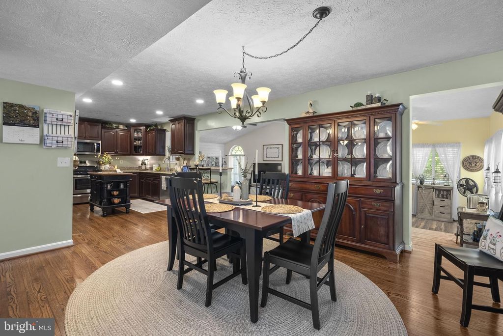 Image 10 of property listing at 7111 RUMFORD DR, Glen Burnie, MD 21061