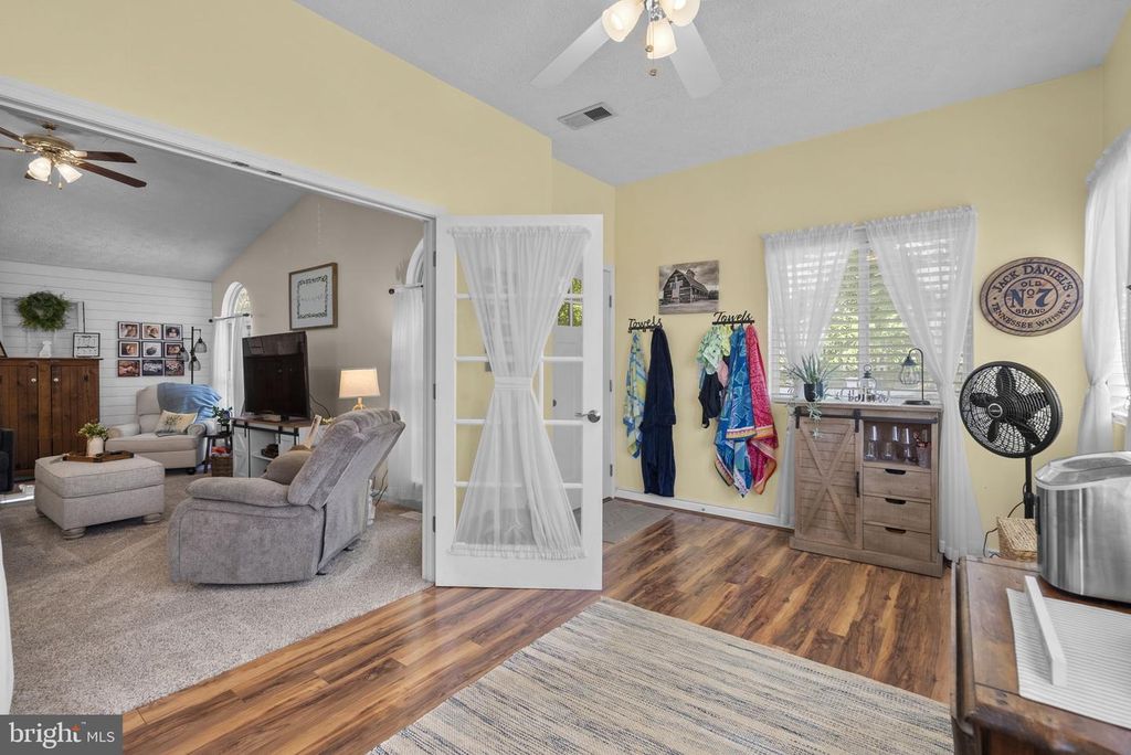 Image 12 of property listing at 7111 RUMFORD DR, Glen Burnie, MD 21061
