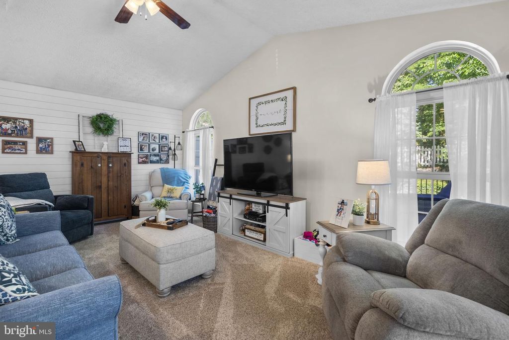 Image 13 of property listing at 7111 RUMFORD DR, Glen Burnie, MD 21061