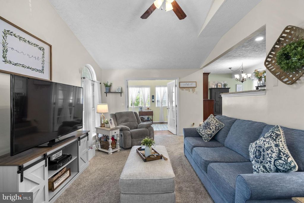 Image 14 of property listing at 7111 RUMFORD DR, Glen Burnie, MD 21061